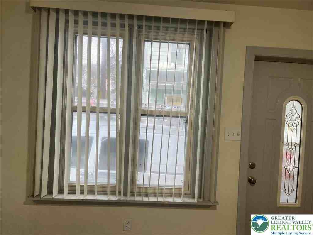 319 E Morton St - Photo 5 of 16