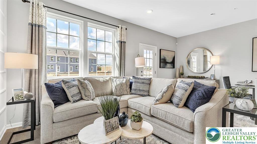 1266 Martin Rd - Photo 4 of 30