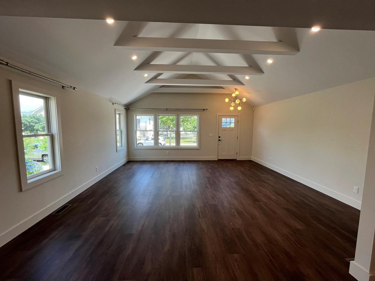 562 E Market St - Photo 2 of 35