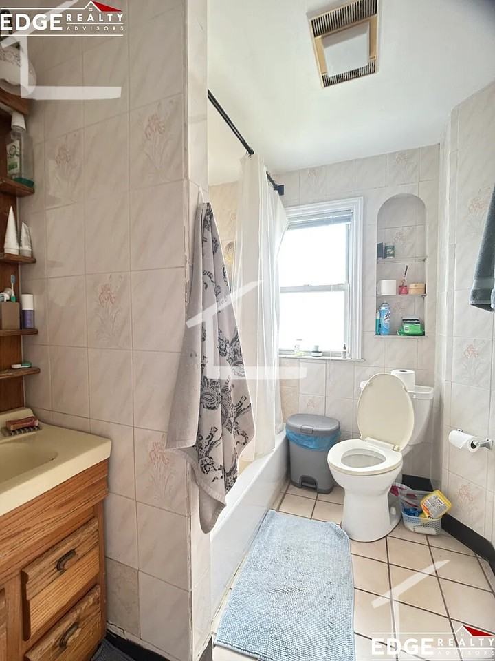 115 Lanark Rd - Photo 4 of 9