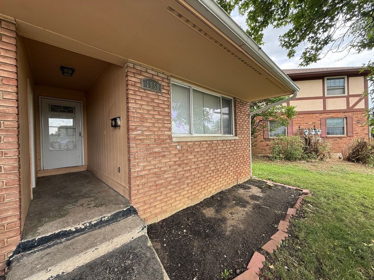 1958 Redwood St - Photo 2 of 24