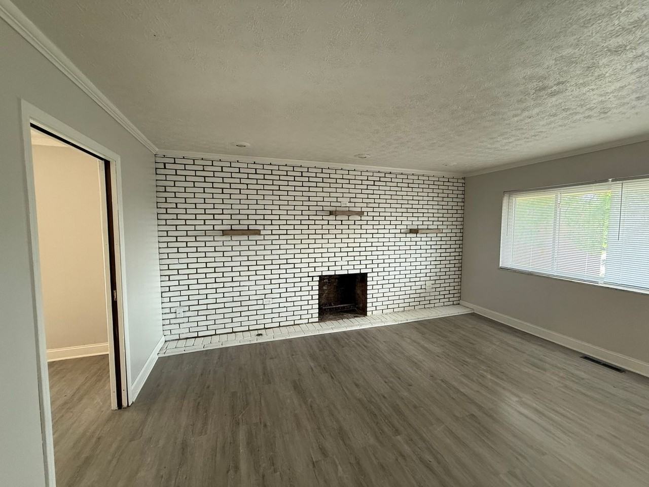 1958 Redwood St - Photo 3 of 24