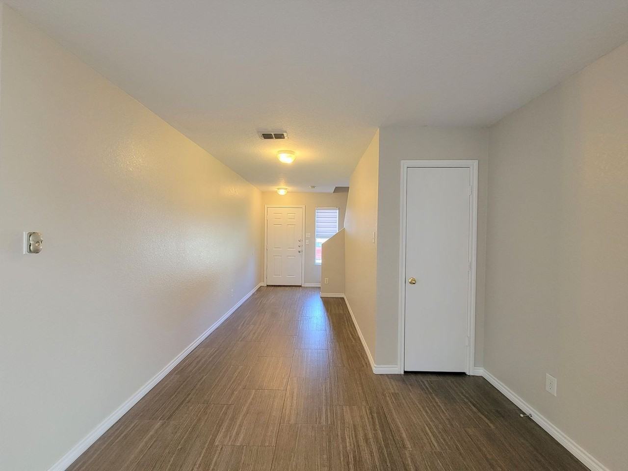 9911 Amber Ledge - Photo 3 of 30