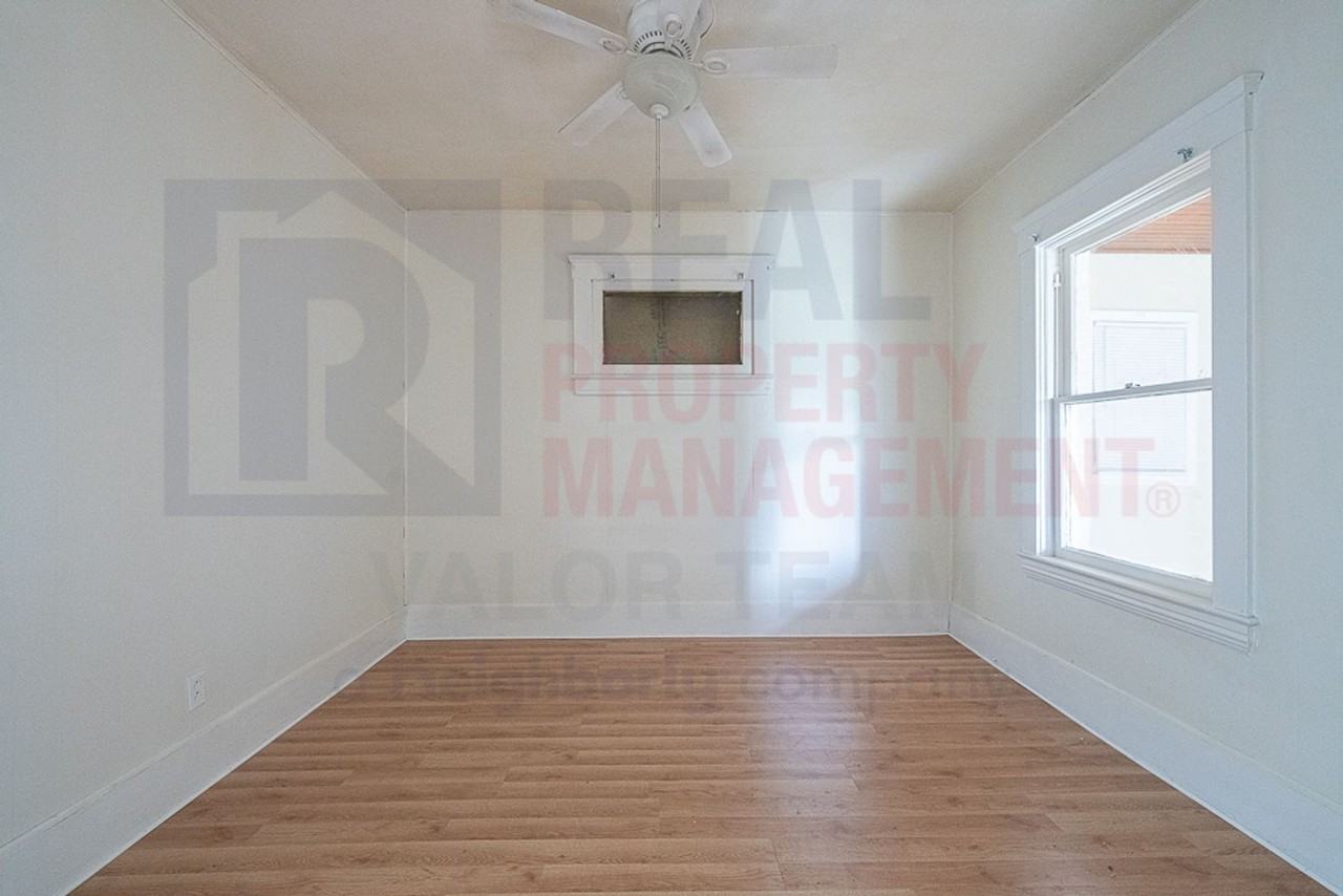 3458 East 140th Street - Photo 2 of 9