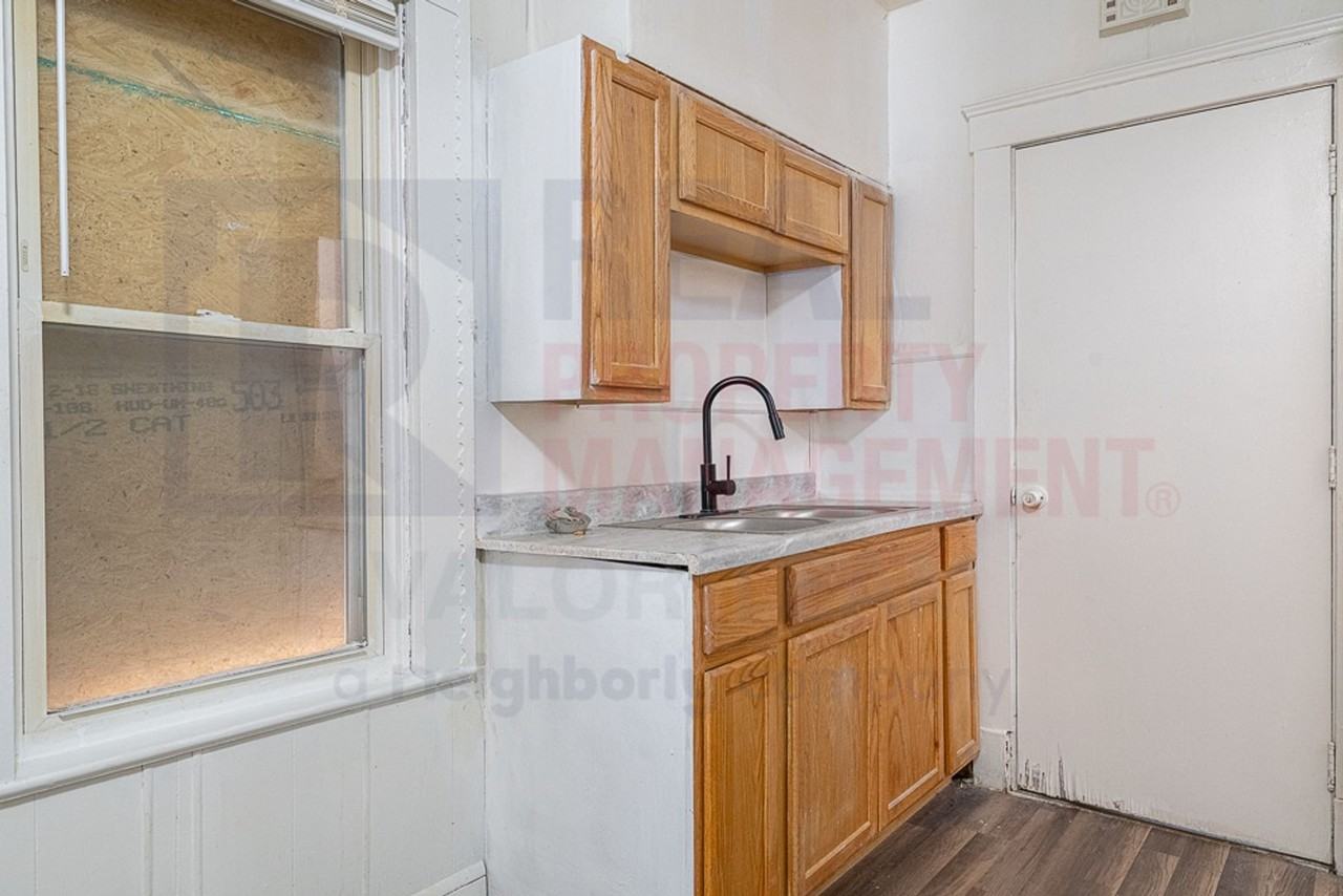 3458 East 140th Street - Photo 3 of 9