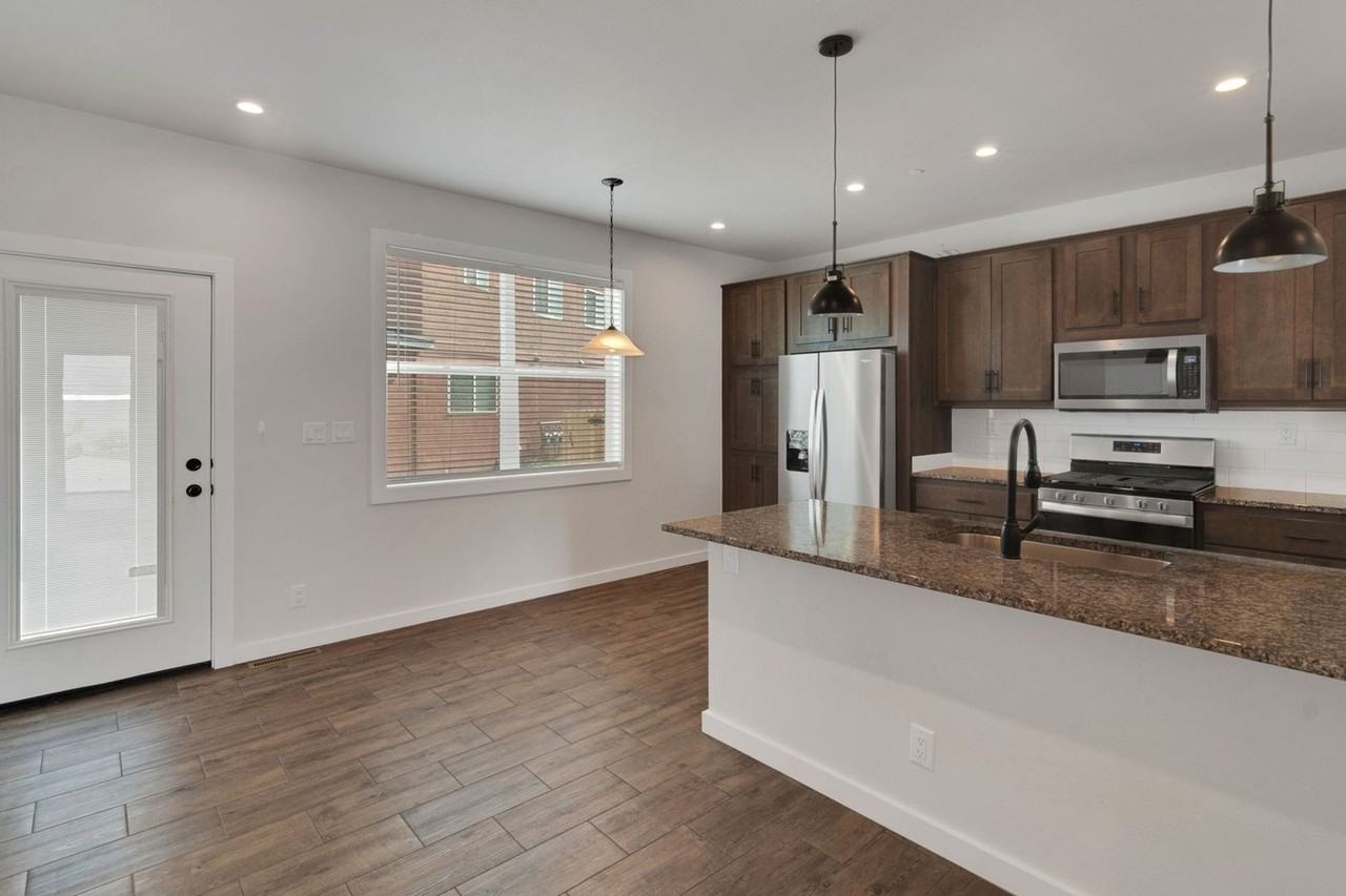 461 Muse Dr - Photo 3 of 22