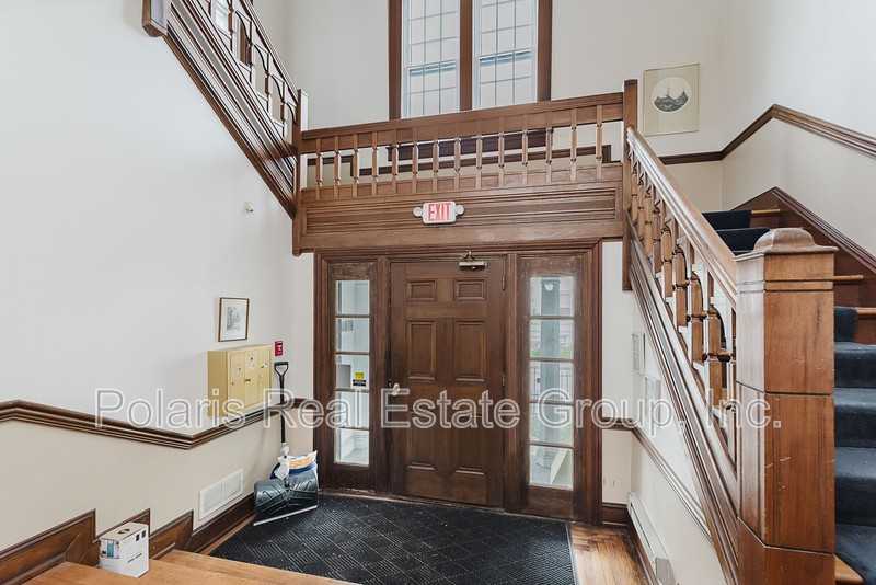 101 E 14th St #3 - Photo 4 of 32