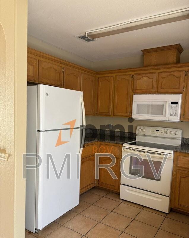 1901 W Western Dr #3 - Photo 4 of 26