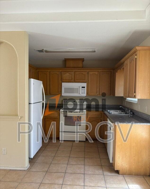 1901 W Western Dr #3 - Photo 6 of 26