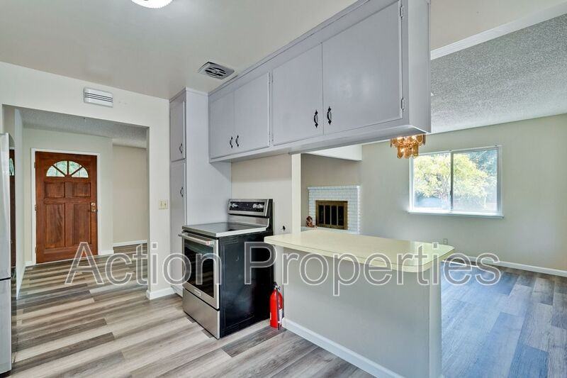 67 Holbrook Ln - Photo 3 of 28