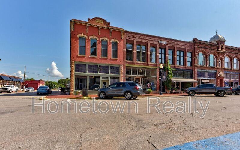 124 W Oklahoma Ave #B - Photo 2 of 37