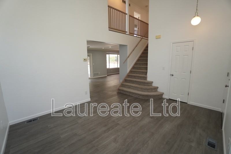 10182 Woodrose Ct - Photo 3 of 32