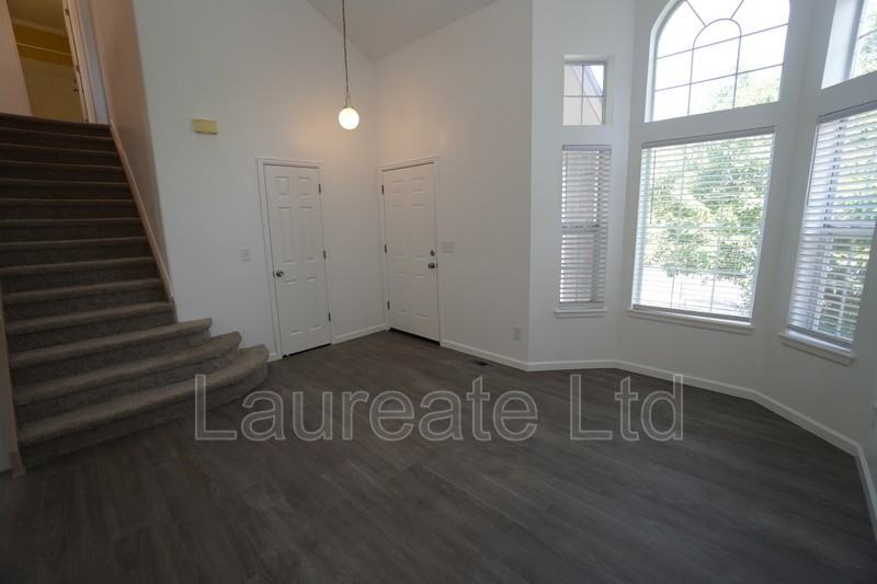 10182 Woodrose Ct - Photo 4 of 32