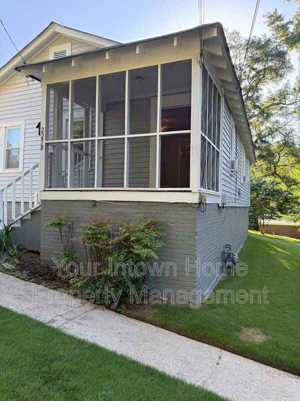 225 Lowry St Ne #B - Photo 3 of 16