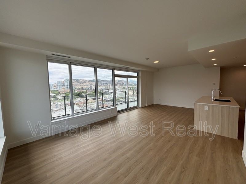 1098 Leon Ave - Photo 3 of 16