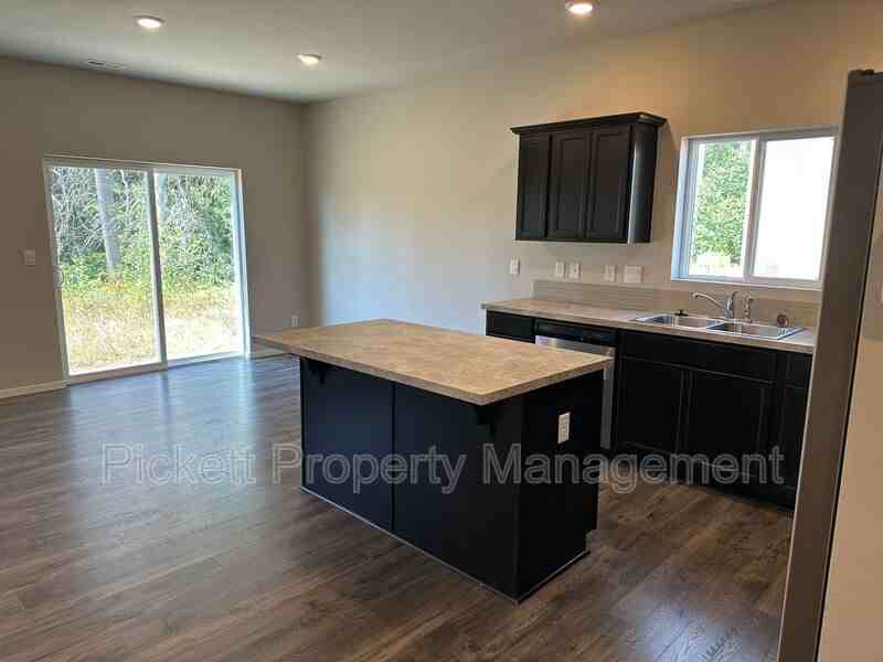 6461 Hornet Cir Ne - Photo 3 of 13