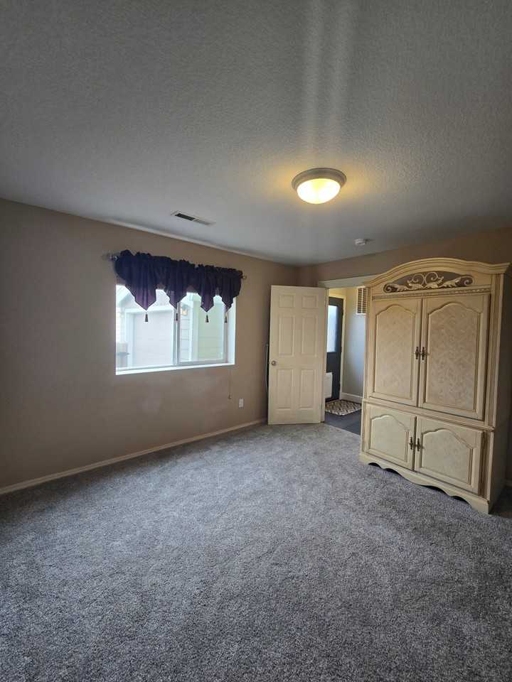 634 Sw Ebb Ave - Photo 7 of 50