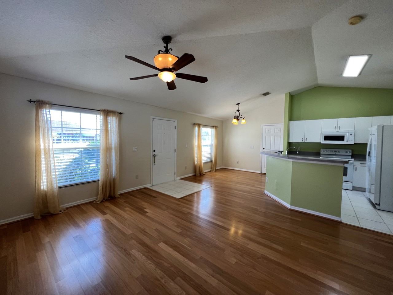 6807 Kingston Dr - Photo 4 of 22