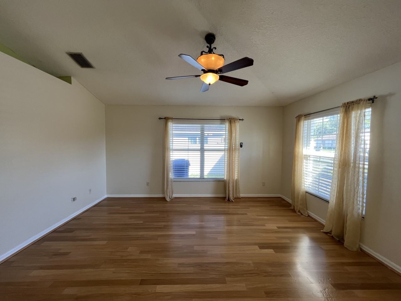6807 Kingston Dr - Photo 5 of 22