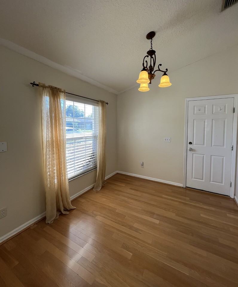 6807 Kingston Dr - Photo 6 of 22
