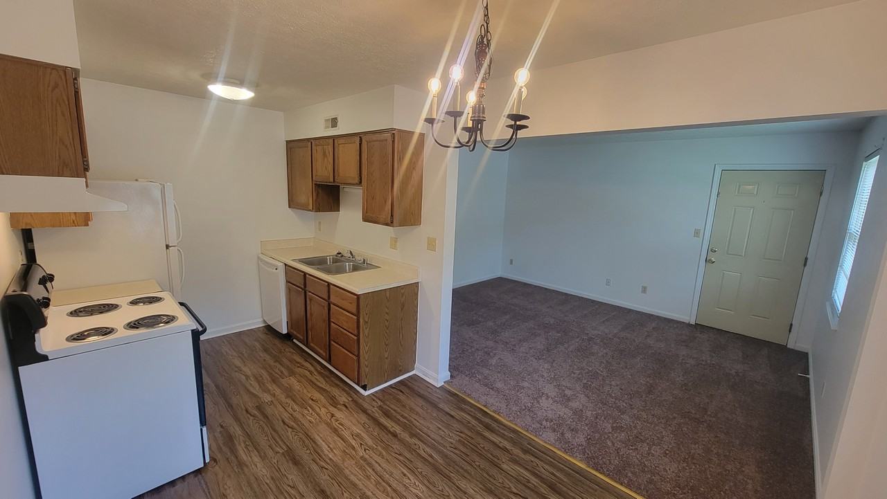 6300 Jeffrey Dr - Photo 3 of 8