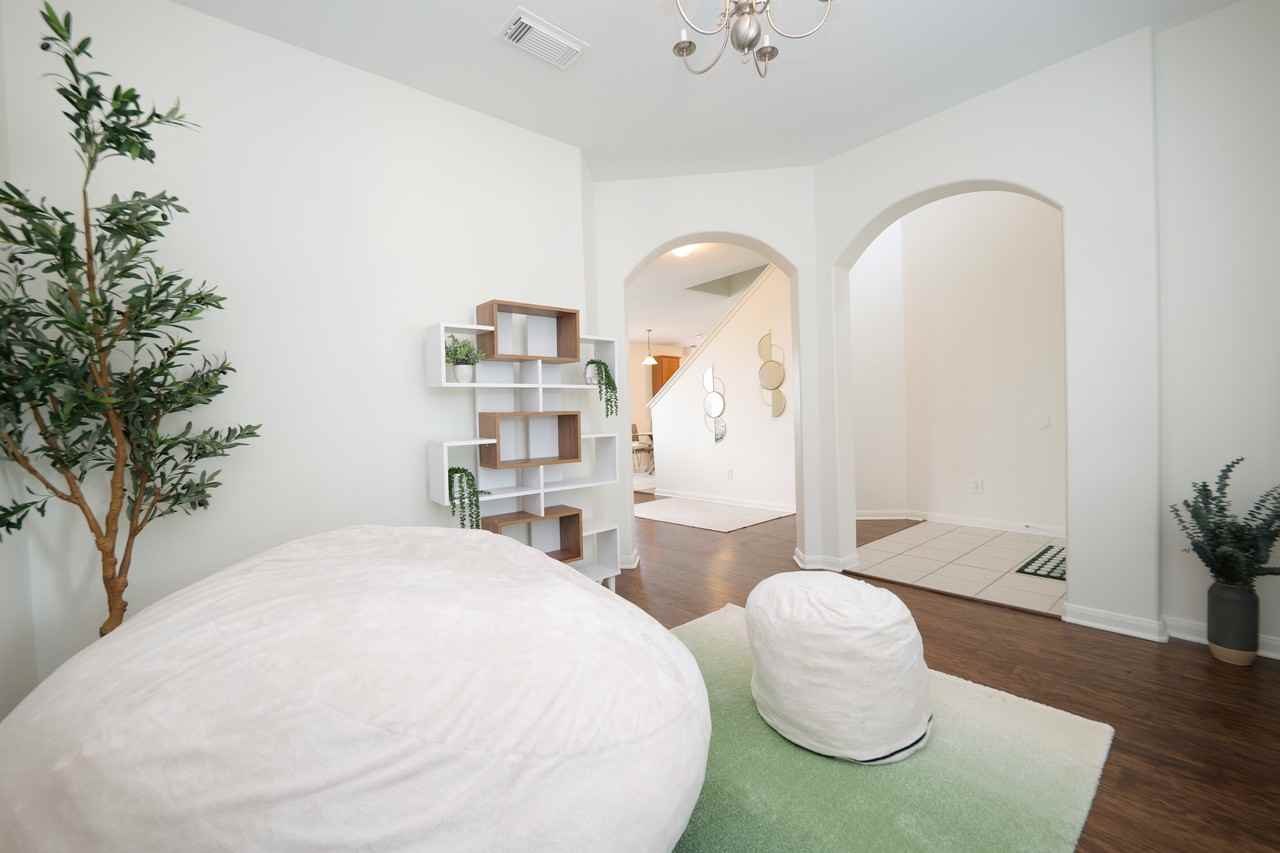 1203 Lavender Shade Ct - Photo 4 of 44