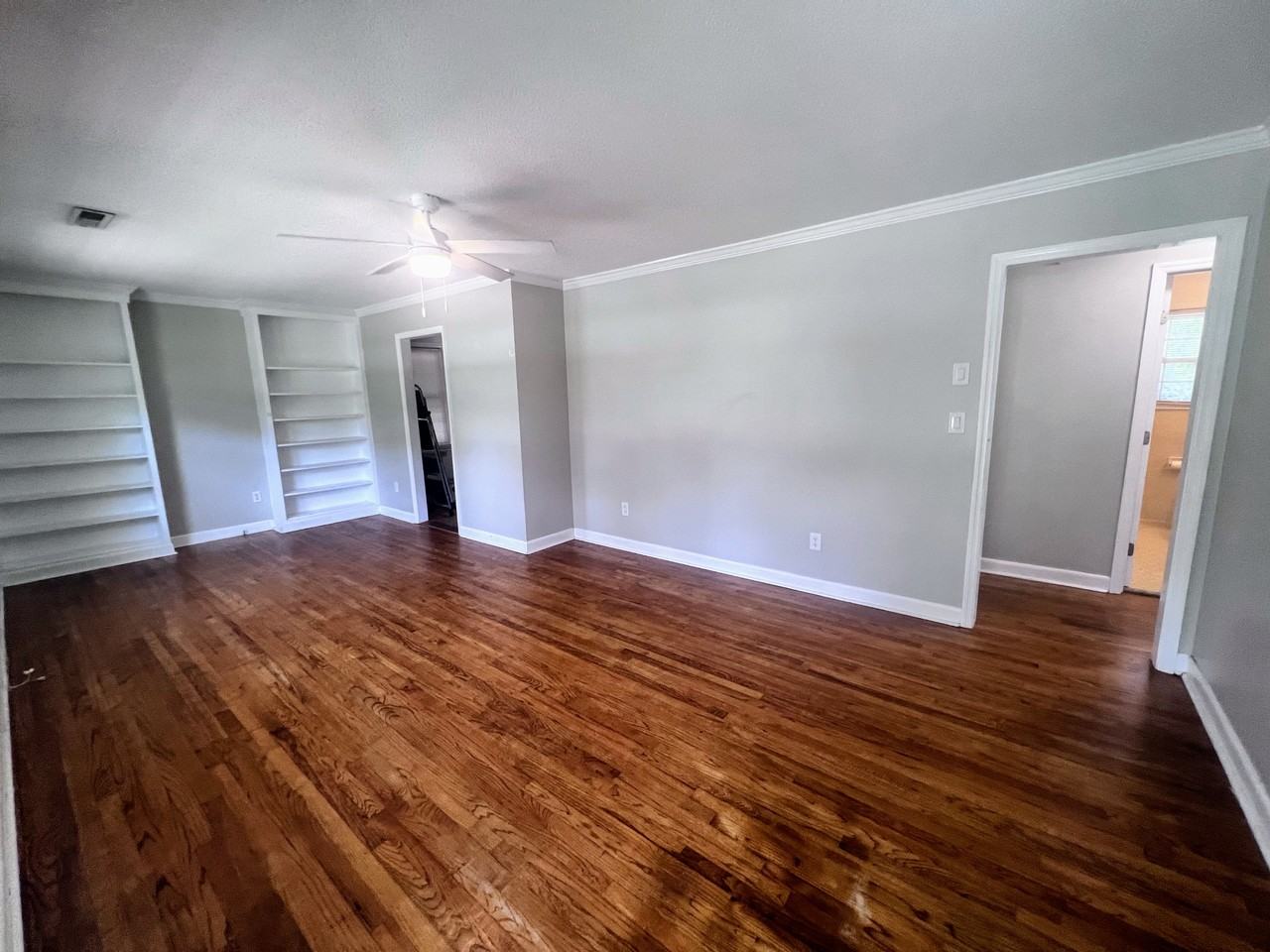 7702 Woodland Dr - Photo 3 of 31