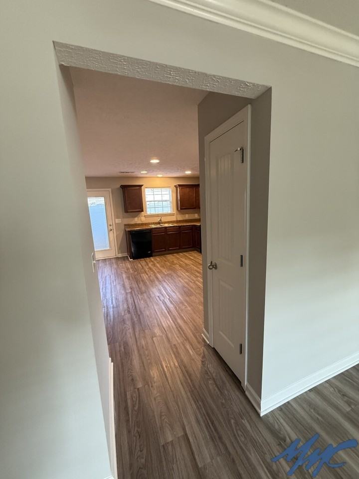 1425 Clydesdale St - Photo 6 of 33