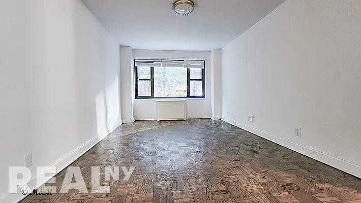 E 56th St #1J - Photo 3 of 4