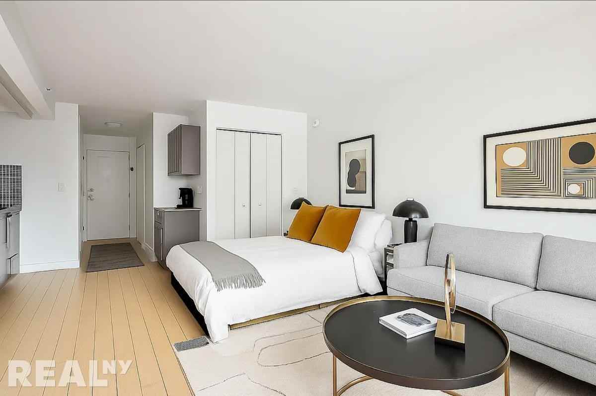 E 39th St #15C - Photo 3 of 7