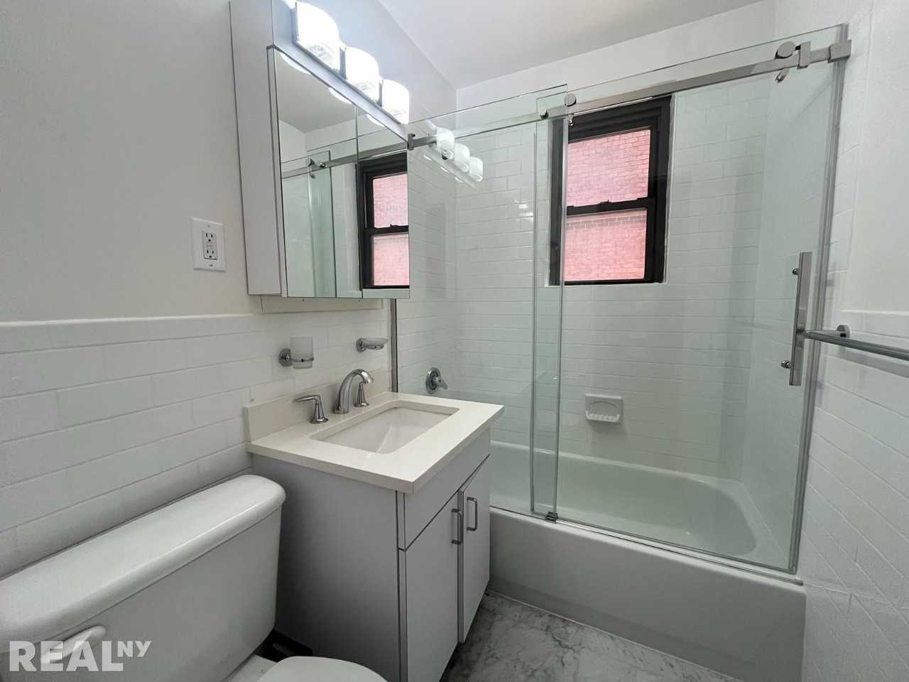 E 16th St #8A - Photo 5 of 5