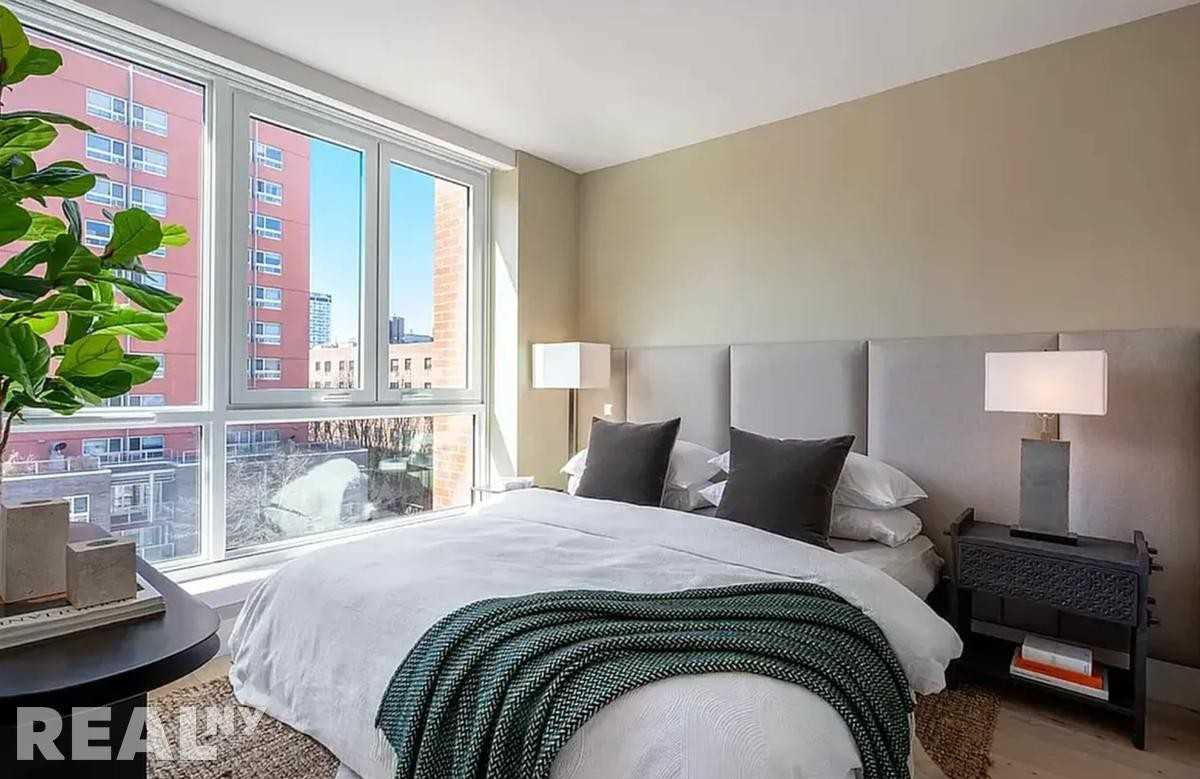 E 2nd St #2B - Photo 3 of 10