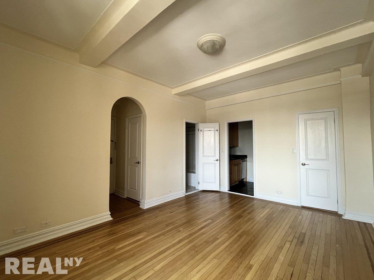 2nd Ave #3M - Photo 3 of 4