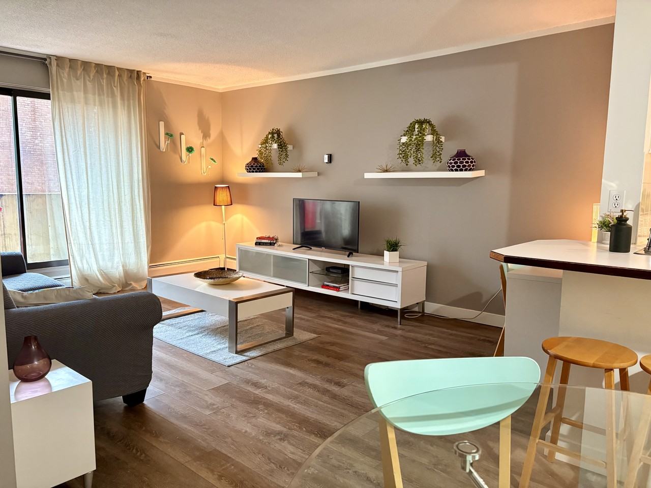 1330 15 Ave Sw - Photo 2 of 30