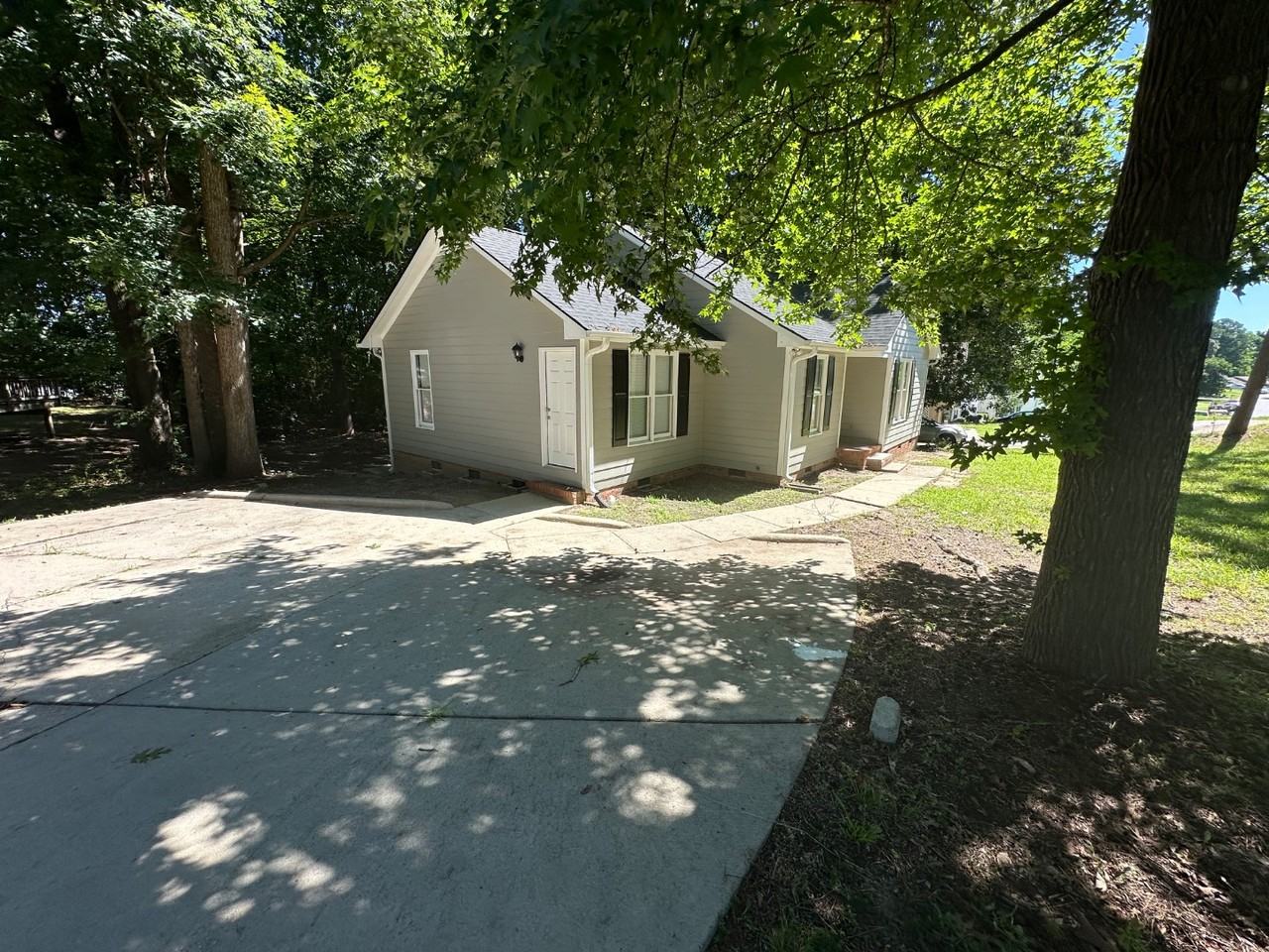 5529 Continental Way - Photo 2 of 20