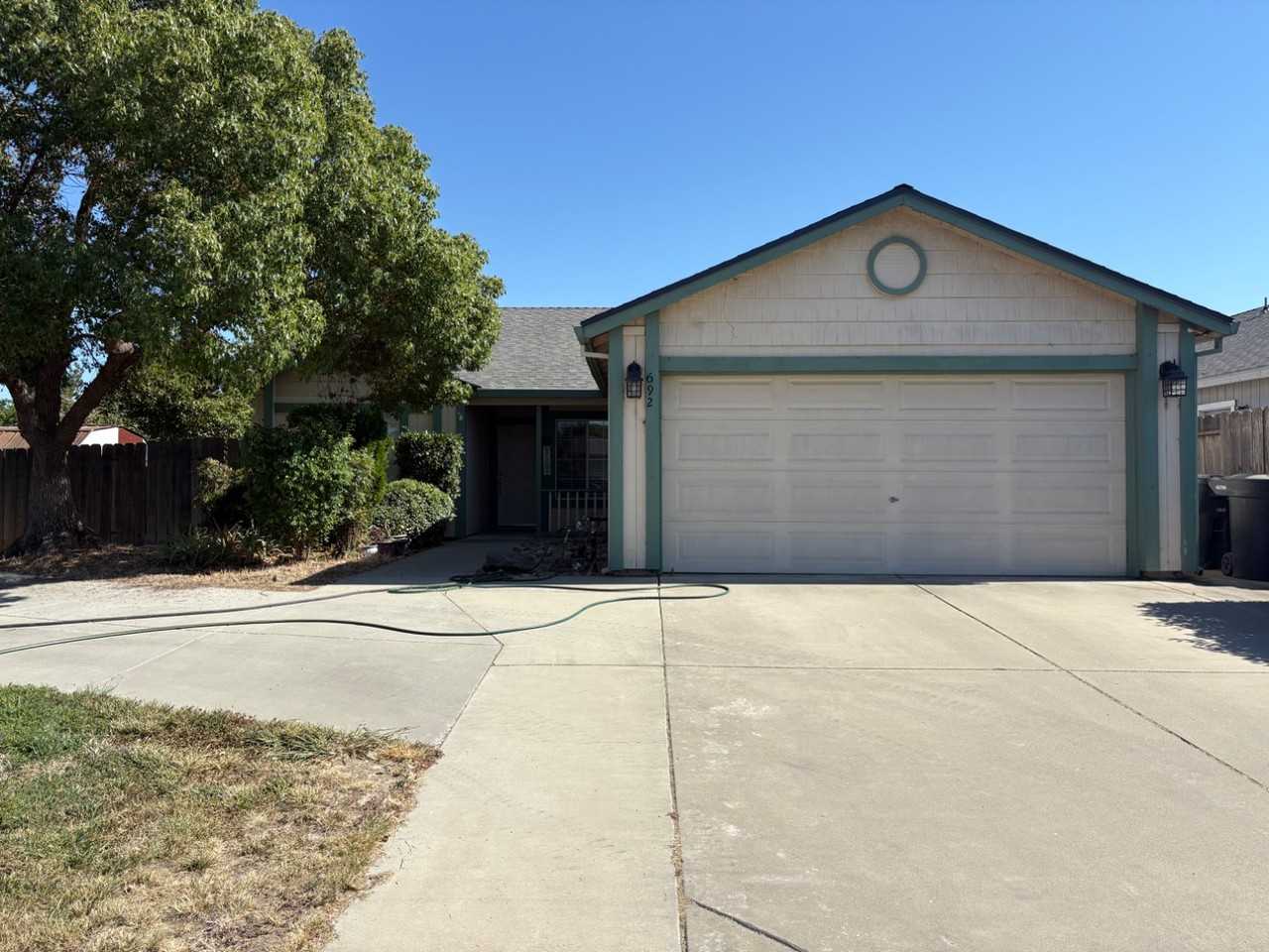 692 Oakwood Way - Photo 2 of 7