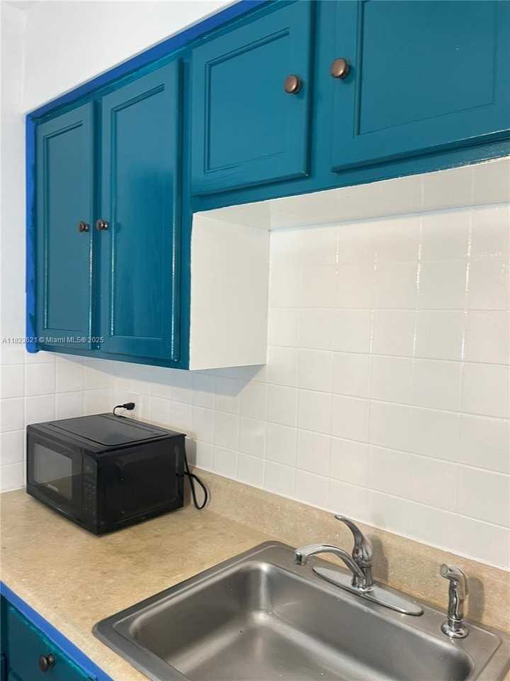 1816 Mckinley St #12 - Photo 7 of 22