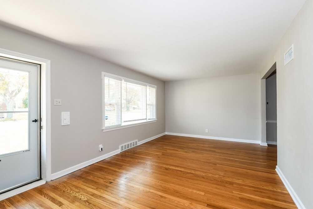 1249 Waldorf Dr - Photo 4 of 16