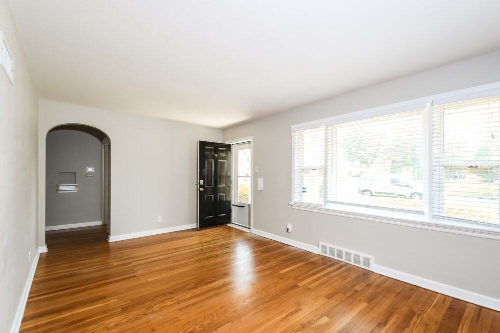1249 Waldorf Dr - Photo 5 of 16