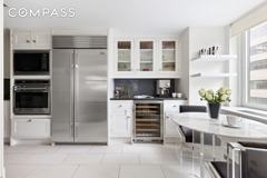 530 Park Ave #14D - Photo 2 of 4