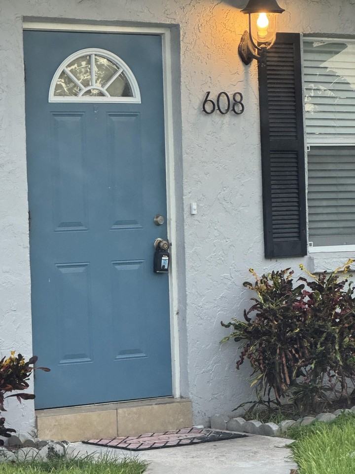 608 Sw 8th Ct - Photo 3 of 23