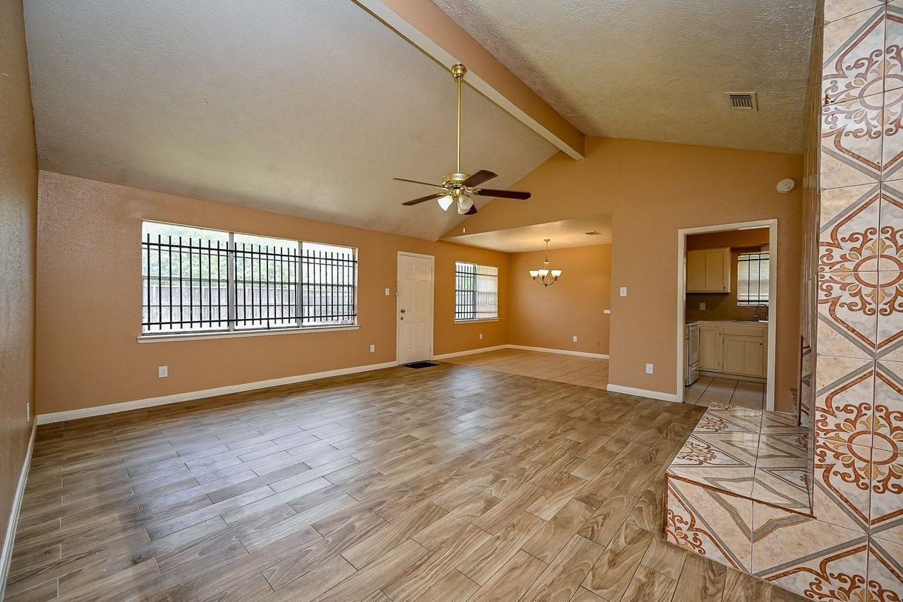 2667 Grand Canyon Dr - Photo 5 of 33