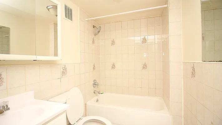 1670 Gates Avenue #102 - Photo 4 of 6