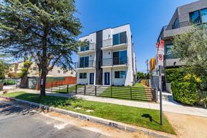 featured image of 6702 Balboa Blvd