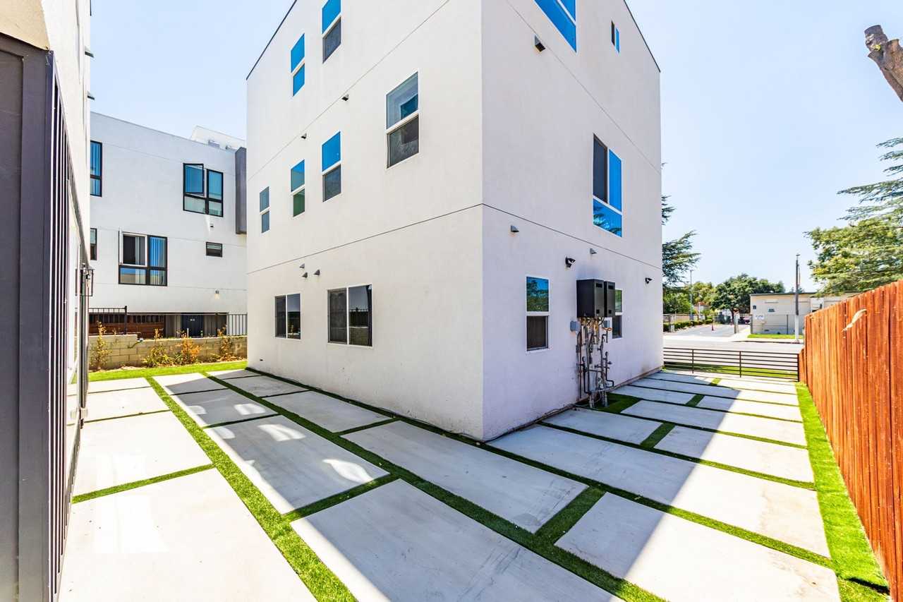 Luxury 4 Bedroom 3 - Photo 4 of 50