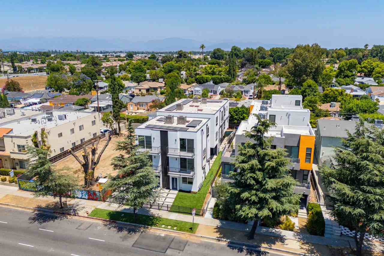 Luxury 4 Bedroom 3 - Photo 6 of 50