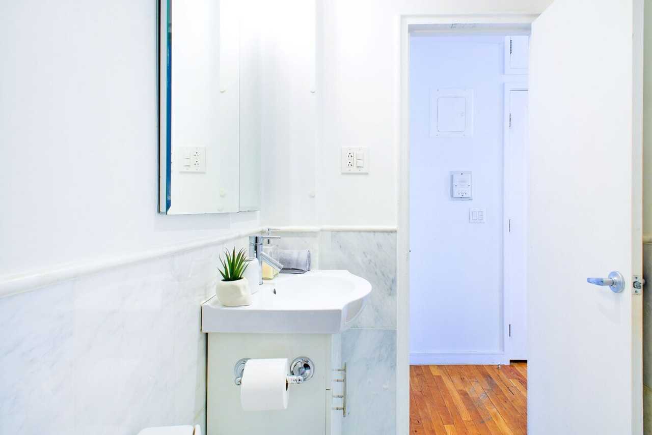 149 E 62nd St #1021838P - Photo 3 of 14