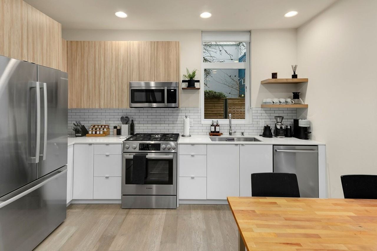 233 14th Avenue East #1036007P - Photo 7 of 26