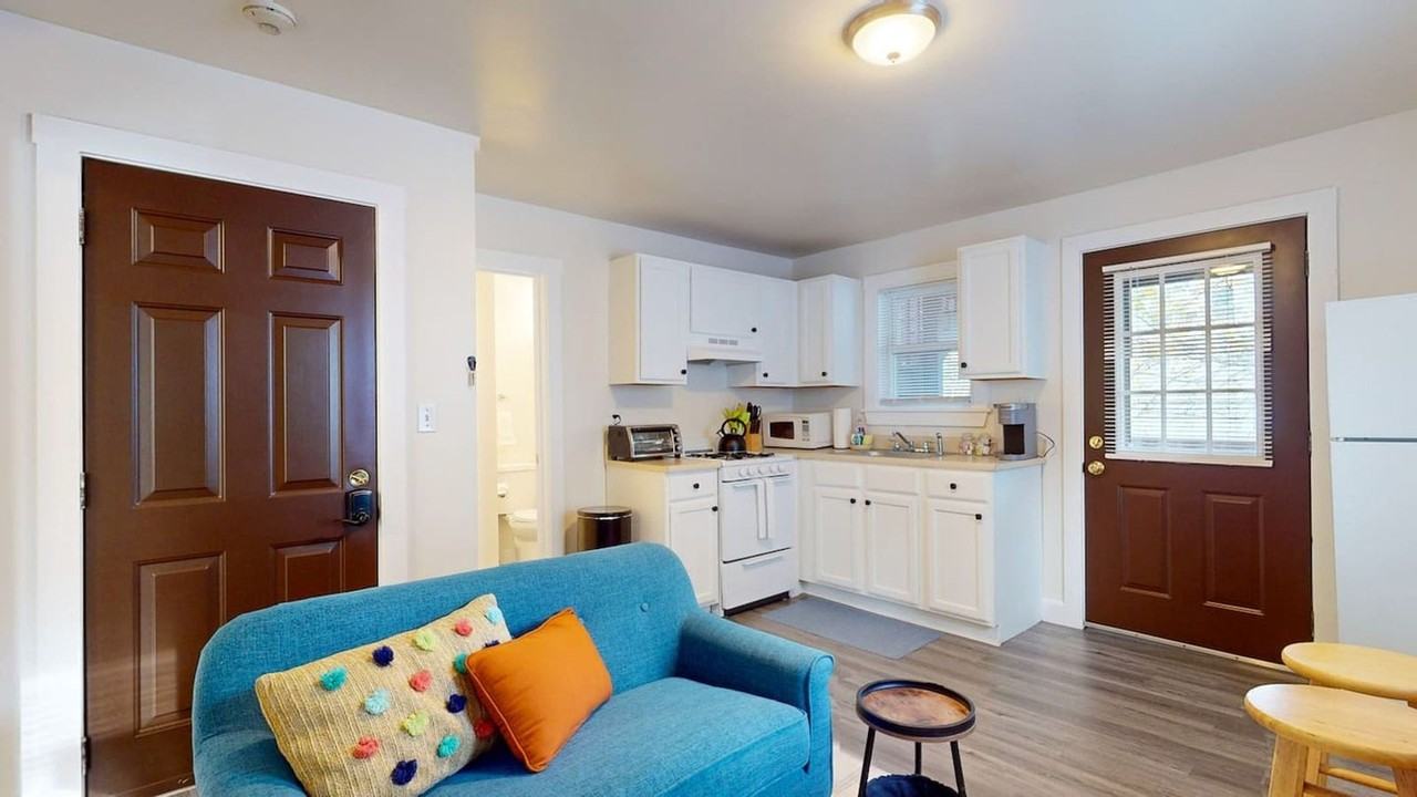 22 Hews St #1238090P - Photo 4 of 13