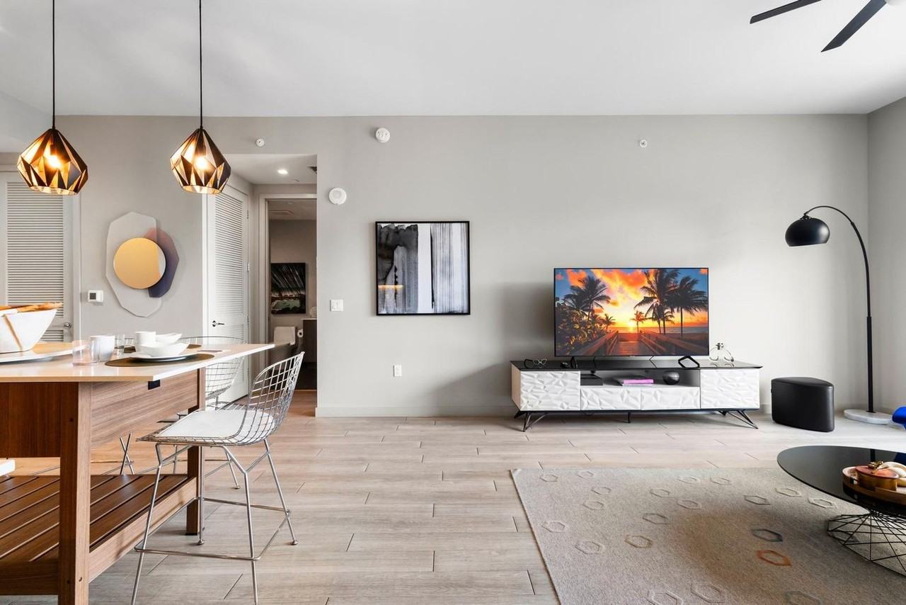 525 Northeast 7th Street #1239359P - Photo 7 of 24